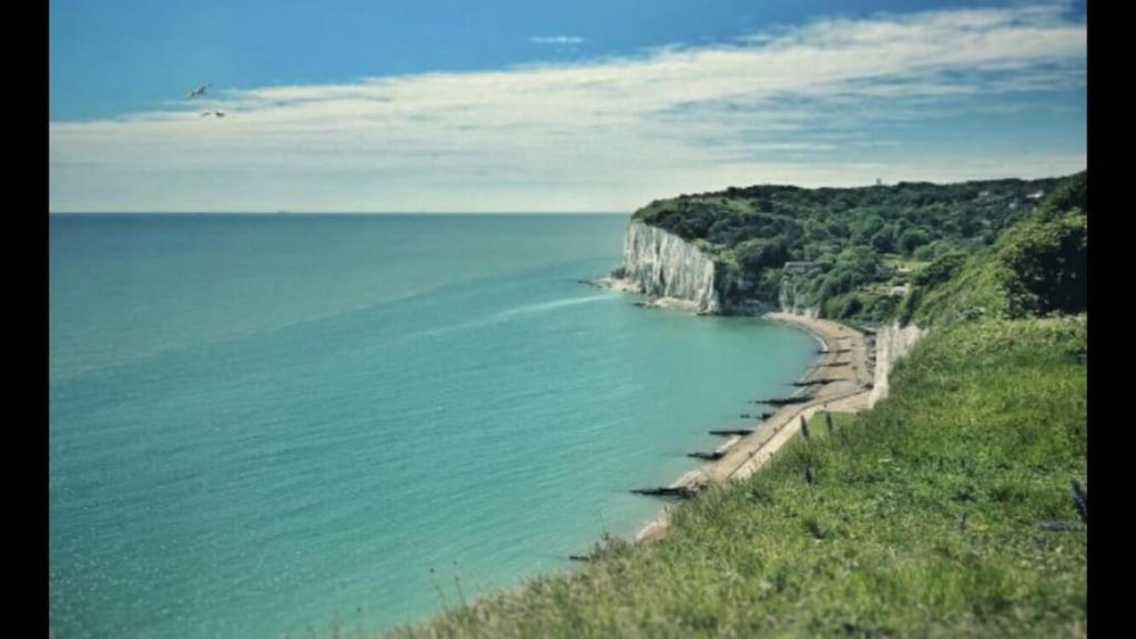 Foxes Sea Side Retreat Deluxe Chalet Is A Lovely Holiday Home Tucked Away On The Kent Coast Kingsdown  ภายนอก รูปภาพ