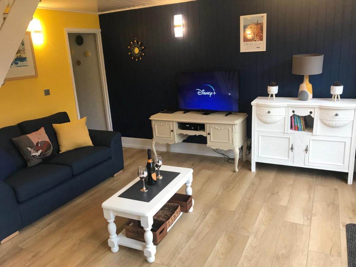 Foxes Sea Side Retreat Deluxe Chalet Is A Lovely Holiday Home Tucked Away On The Kent Coast Kingsdown  ภายนอก รูปภาพ
