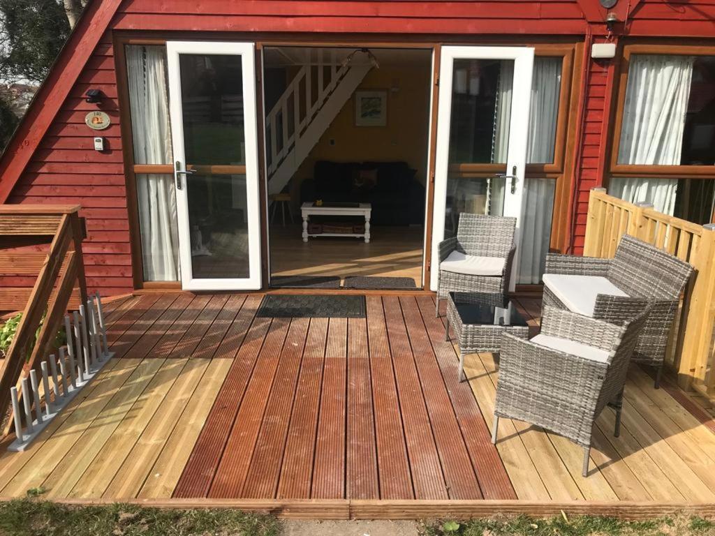 Foxes Sea Side Retreat Deluxe Chalet Is A Lovely Holiday Home Tucked Away On The Kent Coast Kingsdown  ภายนอก รูปภาพ