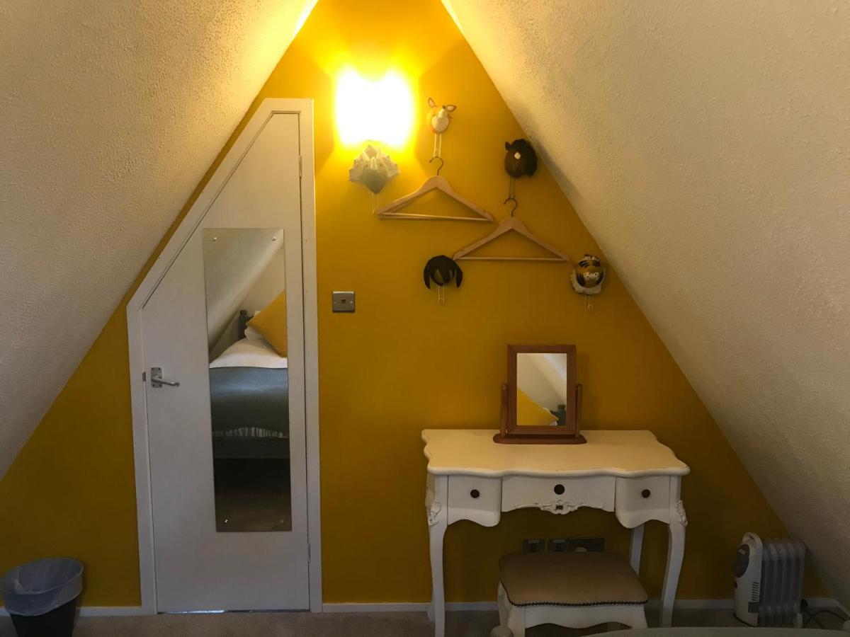 Foxes Sea Side Retreat Deluxe Chalet Is A Lovely Holiday Home Tucked Away On The Kent Coast Kingsdown  ภายนอก รูปภาพ