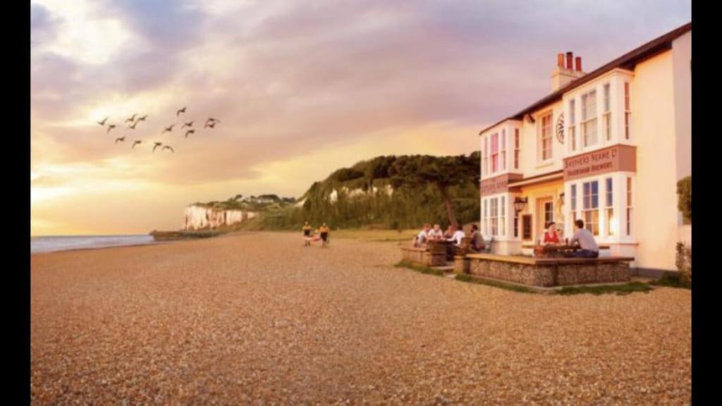 Foxes Sea Side Retreat Deluxe Chalet Is A Lovely Holiday Home Tucked Away On The Kent Coast Kingsdown  ภายนอก รูปภาพ