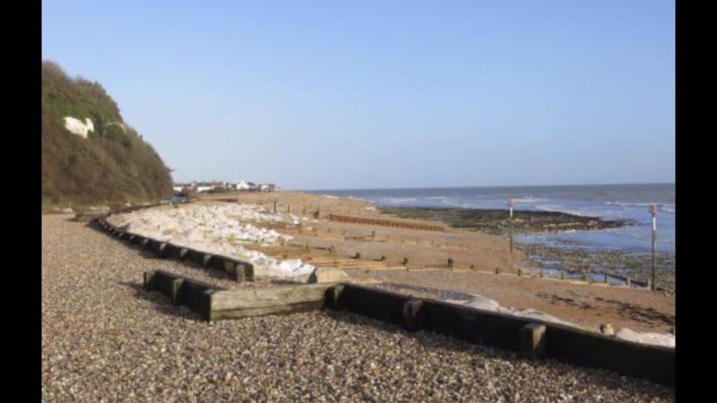 Foxes Sea Side Retreat Deluxe Chalet Is A Lovely Holiday Home Tucked Away On The Kent Coast Kingsdown  ภายนอก รูปภาพ