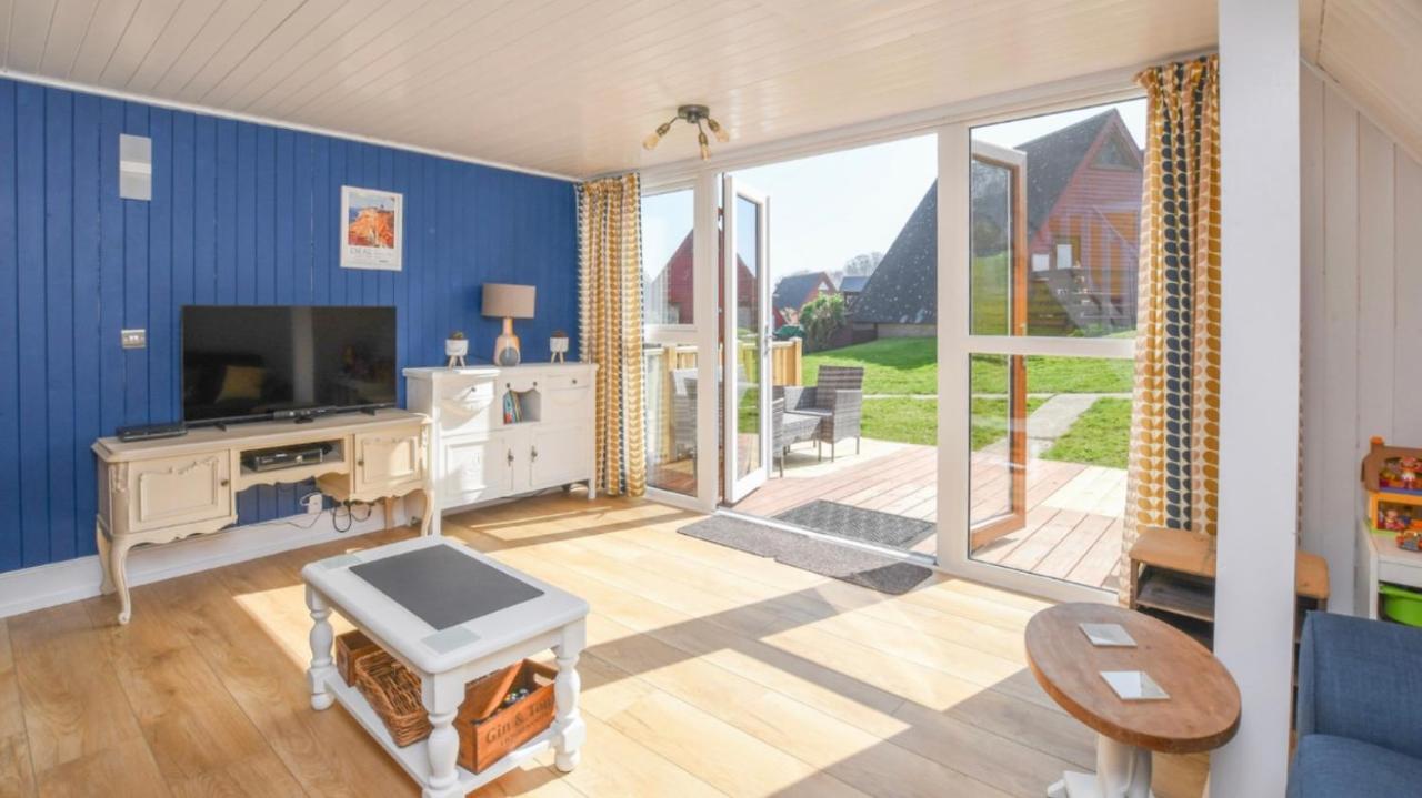 Foxes Sea Side Retreat Deluxe Chalet Is A Lovely Holiday Home Tucked Away On The Kent Coast Kingsdown  ภายนอก รูปภาพ