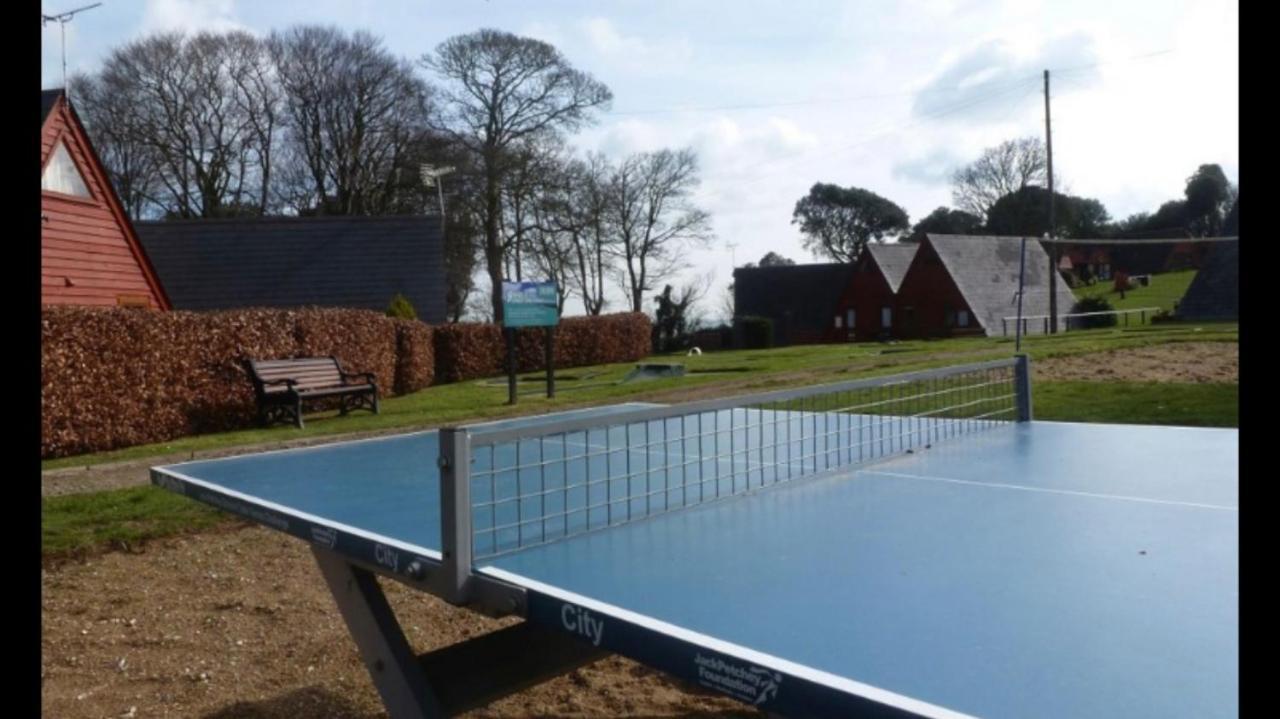 Foxes Sea Side Retreat Deluxe Chalet Is A Lovely Holiday Home Tucked Away On The Kent Coast Kingsdown  ภายนอก รูปภาพ